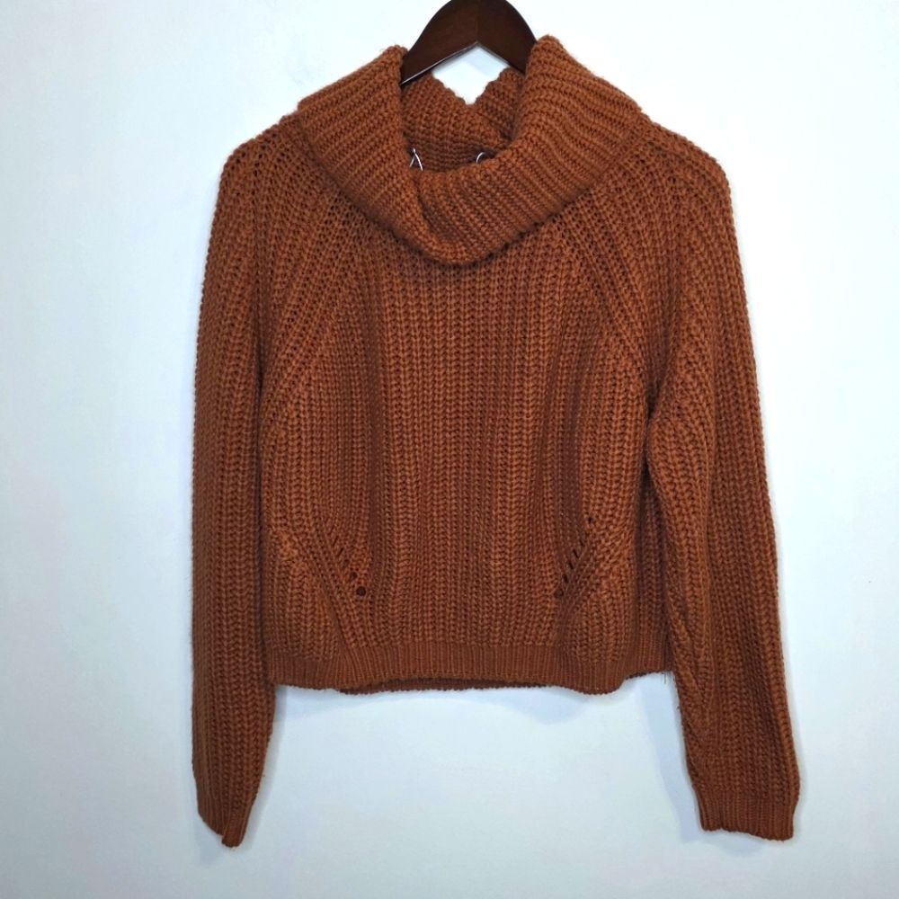 Moon & Madison Chunky Knit Turtle Neck Cowl Neck Sweater Size Small